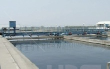 Gantry-type siphon sludge remover
